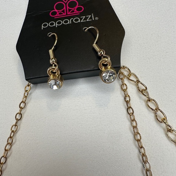 Elegant Gold Necklace with Crystal Accents - Picture 5 of 6